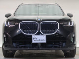 【キドニーグリル】BMWの代名詞。一目見ただけでBMWであると認識できる確固たるアイコンとして存在感を放ちます。