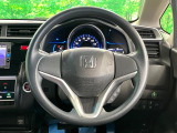 インテリアに合わせたデザインのステアリングは、運転される方のことも考え、運転しやすい形状、大きさです。是非一度、実際に触ってお確かめください。