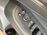 狭い駐車場で便利な電動格納ドアミラーが付いています。
