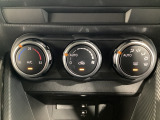 空調スイッチ類は最近流行のタッチパネル式ではなく、運転中でも直感的に操作できるダイヤル式を採用しております。