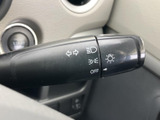 操作しやすい位置に配置されたウインカーレバー。スムーズな操作で、安全な車線変更や右左折をサポートします。