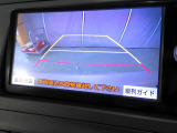 バックカメラの画像です。ガイドラインがスムースな車庫入れをサポートいたします。車庫入れの安心感がアップしますね。
