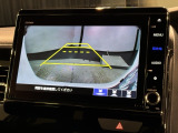 リバースギアに入れるだけで後方の表示へ切り替わります。夜間や雨の日の駐車も楽になりますよ。