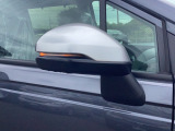オシャレさと視認性を兼ね備えたLEDミラーウインカー♪