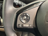 ステアリングにオーディオ操作スイッチが付いています。オーディオ画面に直接タッチしなくても操作が出来ますので、運転に集中できます。