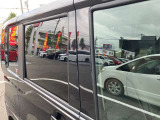 プライバシーガラスが搭載されておりますので、車内のプライバシーを保護してくれます。