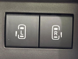 【両側パワースライドドア】スマートキーや運転席のスイッチで後席両側スライドドアの開閉が可能♪電動だから力を入れてドアを開ける必要が無く、小さなお子様でも簡単に開け閉めでき快適です♪