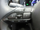 ステアリングスイッチは前方から目を離すことなく操作することが可能。わき見運転の防止に。