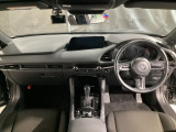 安全運転と情報操作を両立する運転席まわり。さまざまな情報を扱いながら正しい姿勢で安全に運転できることを追求したコックピット!