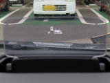 運転席前方に【ヘッドアップディスプレイ】を搭載。車速・シフト位置などの情報を表示。