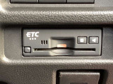 ETCももちろん搭載。いちいち料金所で停車する必要なんて当然ないです。スムーズにストレスなくドライブをお楽しみください。(※支払総額にセットアップ費用は含まれておりません。)