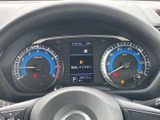 視認性の高いメーター類は、運転に必要な情報を的確にドライバーに伝えます。走行状況を常に把握できるので、安全運転をサポート。