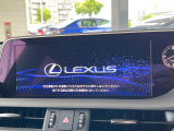【メーカー純正ナビ】インテリアに溶け込むスタイリッシュな「専用設計」メーカーナビを装備♪視認性や操作性など基本性能にも優れ、より上質なカーライフをお楽しみいただけます。