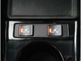 【シートヒーター】寒い日の運転など冷えやすい脚部を快適に温めてくれる。嬉しい機能♪