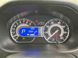 視認性の高いメーターは、運転に必要な情報を的確に伝達。速度や回転数、燃料残量などを一目で確認できます。安全運転をサポートします。