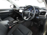 シンプルで使いやすいデザインの運転席です。