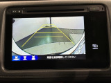 リバースギアに入れるだけで後方の表示へ切り替わります。夜間や雨の日の駐車も楽になりますよ。