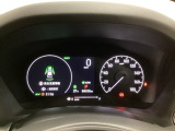 ハイブリット車専用のメーターです。右側の大型スピードメーターに加え、ステアリングスイッチを使って左のマルチインフォメーション・ディスプレイで燃費や動力伝達などの情報が見れるようになっています。