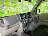 機能的な室内空間。運転に必要な情報を、見やすく表示するメーター類が配置されています。