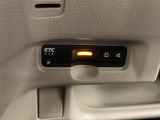 ハンドルの左下にETCがついています。高速道路の料金所の通過も楽々です。 カードの取り出しもしやすい場所についています。