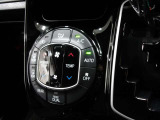 車内の温度管理に便利なオートエアコン☆
