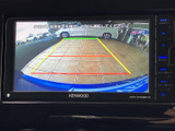駐車時の安全性を高めるバックモニターが装備されています。狭い場所でも安心して駐車操作を行えます。