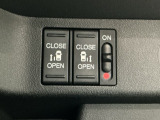 【両側パワースライドドア】両側がパワースライドドアになっており、運転席のスイッチやスマートキーでも開閉が可能です!開口部も広いので乗り降りも楽々♪