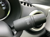 操作しやすい位置に配置されたウインカーレバー。確実な操作感で、安全な車線変更をサポートします。シンプルで分かりやすい操作性が魅力です。
