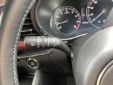 レバーをAUTOの位置にしているとき、レインセンサーが雨を感知すると、雨量に応じてワイパーが自動で作動してくれるオートワイパーを装備!設定変更で非作動にすると、間欠作動に固定されます。