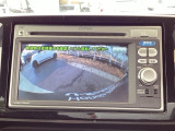 バックモニター付きで、車庫入れやバック時の後方確認をサポート。