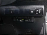 窓を開けずに料金所を通過できる今やもう必需品のETC!インパネにスッキリ装着したビルトインタイプです♪ETCカードの入れ忘れ・抜き忘れを音声やアラームで教えてくれるので、入れ忘れ・抜き忘れを防げます♪