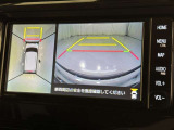パノラミックビューモニターを装備。駐車場や交差点でクルマを真上から見るように周囲を確認できます。機能の詳細は販売店スタッフまでおたずねください。