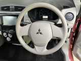手に馴染むステアリングで、快適なドライビングをサポート。操作性も良く、運転の楽しさを高めてくれます。