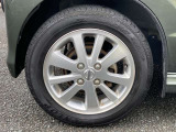 純正のアルミホイールです!お車に合ったデザインのホイールになっています!