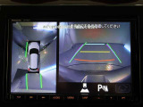 パノラミックビューモニター付きです。車両を上から見たような映像をディスプレイオーディオ画面に表示。運転席からの目視だけでは見にくい、車両周辺の状況をリアルタイムでしっかり確認できます。