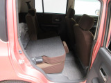 リアシートを倒せば広々荷室の出来上がり。アレンジ次第でさまざまな荷物が積み込めますよ。