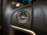 【ステアリングリモコン】ステアリングにオーディオ調節可能なスイッチが装備されていますので運転中でも視線をそらさずにオーディオの調節が可能です!