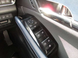 ドアミラーもAUTOで格納とっても便利です♪ウインドー操作も全てオート機能を採用しております♪