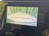 【バックカメラ】駐車時に後方がリアルタイム映像で確認できます。大型商業施設や立体駐車場での駐車時や、夜間のバック時に大活躍!運転スキルに関わらず、今や必須となった装備のひとつです!