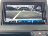 車両周辺の状況を把握できるオーディオ画面は、安全な運転に役立ちます。駐車時の後方確認も容易に行うことができます。
