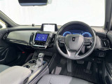 運転席まわりです。 各操作スイッチは使いやすい位置に配置されてます。