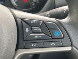 ステアリングのプロパイロットボタンで高速道路で運転のアシストをしてくれます。