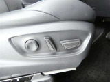 【パワーシート】運転席シートの位置調整はスイッチ操作だけ!微調整もできますよ。