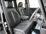 運転席のスペースはゆったりしていて、視界も広く確保されているので普段の運転からロングドライブまで快適です。