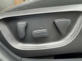 パワーシート搭載。微妙な調整が手軽にでき、最適なポジションで運転することが可能です。