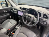 ステアリングを握ればJeepワールドが目の前に広がります!