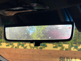 【デジタルインナーミラー】後席の大きな荷物や同乗者で後方が確認しづらい時でも安心!カメラが撮影した車両後方の映像をルームミラー内に表示。クリアな視界で状況の確認が可能です!