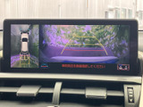後方確認をサポートするバックモニター。駐車時の安全性を高め、狭い場所でもスムーズな駐車操作を可能にします。