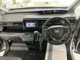 【前方視界】開放的な前方視界!運転がしやすく疲れにくいです♪窓が大きく、見通しがとっても良いおクルマですよ♪