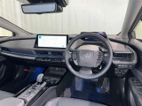 運転席まわりです。 各操作スイッチは使いやすい位置に配置されてます。